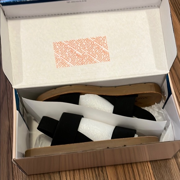 SANDPIPERS Women's RAE Black Strappy Sandals size 7 - Picture 9 of 9